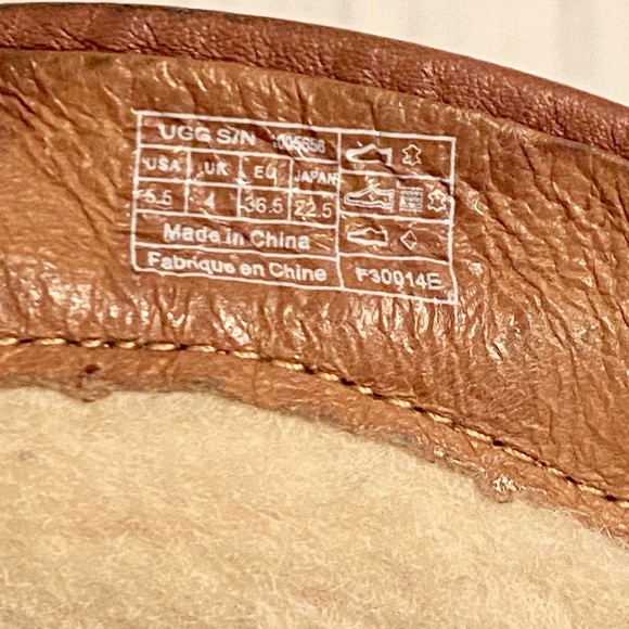 UGG insulated leather bootie - Picture 6 of 6